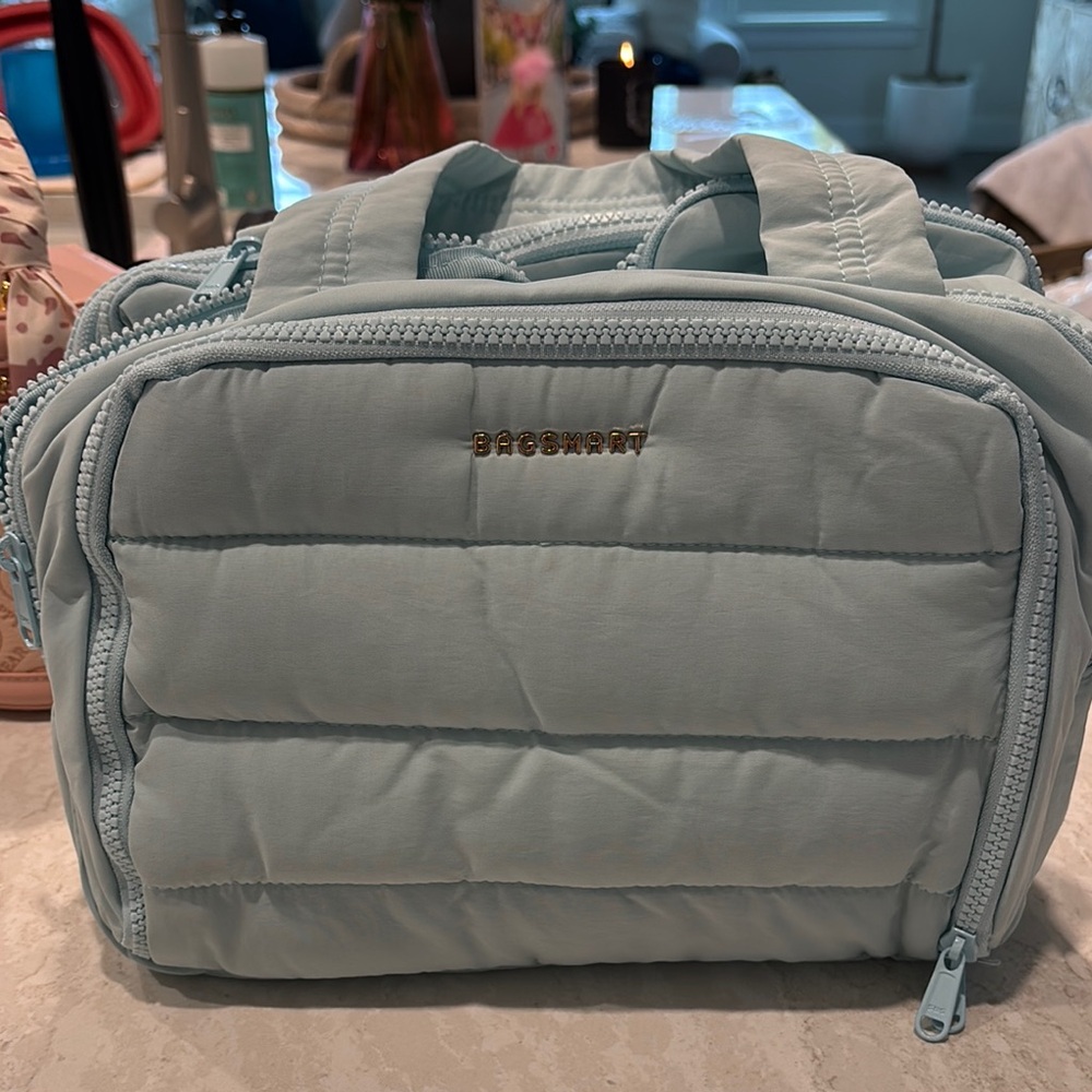 Blue Quilted Cosmetic Bag with Structured Design🌸